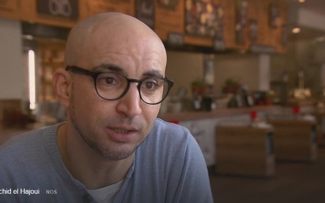 Rachid El Hajoui s'exprime lors d'une rémission diffusée sur la chaîne néerlandaise NOS (Capture d'écran : NOS) Rachid El Hajoui s'exprime lors d'une rémission diffusée sur la chaîne néerlandaise NOS (Capture d'écran : NOS)