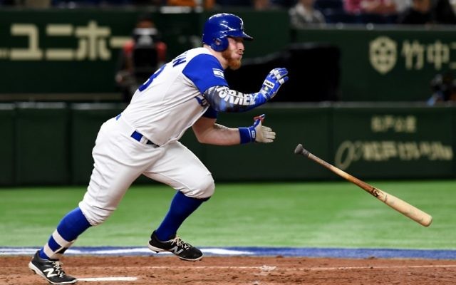 Le joueur israélien Zach Borenstein pendant le match entre Cuba et Israël de la World Baseball Classic, à Tokyo, le 12 mars 2017. (Crédit : Toru Yamanaka/AFP)