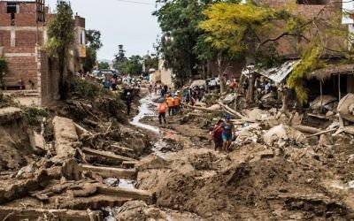 Les dégâts causés par les inondations dans le quartier du Huachipa, à l'est de Lima, ua Pérou, le  19 mars 2017. (Crédit : AFP PHOTO / Ernesto BENAVIDES)