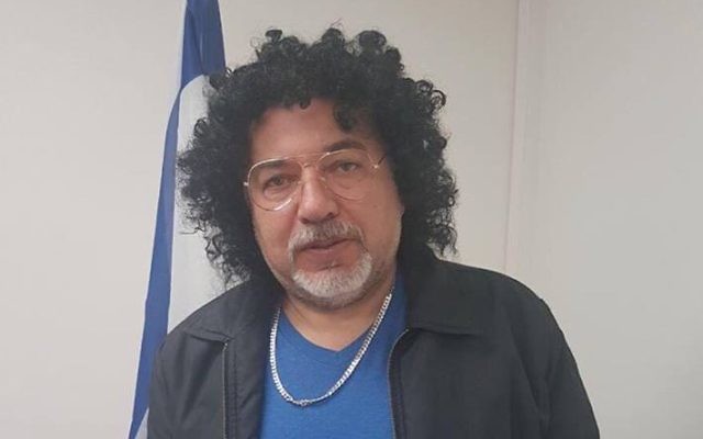 Avigdor Liberman déguisé pour Pourim, le 12 mars 2017. (Crédit : Facebook) Avigdor Liberman déguisé pour Pourim, le 12 mars 2017. (Crédit : Facebook)