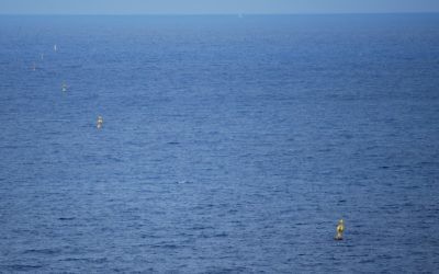 Les bouées marquant la frontière maritime entre Israël et le Liban sur la mer Méditerranée. (Crédit : Chadica/CC-BY/Flickr) Les bouées marquant la frontière maritime entre Israël et le Liban sur la mer Méditerranée. (Crédit : Chadica/CC-BY/Flickr)