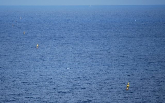 Les bouées marquant la frontière maritime entre Israël et le Liban sur la mer Méditerranée. (Crédit : Chadica/CC-BY/Flickr) Les bouées marquant la frontière maritime entre Israël et le Liban sur la mer Méditerranée. (Crédit : Chadica/CC-BY/Flickr)