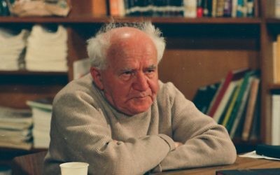 Le Premier ministre israélien David Ben Gurion sur le tournage d'une interview en 1968. Image extraite du film 'Ben Gurion : Epilogue", réalisé par Yariv Mozer. (Crédit : DAvid Marks)