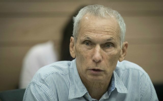 Omer Bar Lev, député de l'Union sioniste, pendant la commission de la Constitution, du Droit et de la Justice à la Knesset, le 13 décembre 2016. (Crédit : Yonatan Sindel/Flash90)