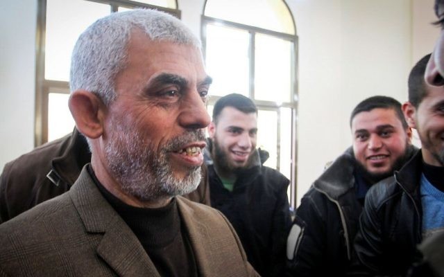 Yahya Sinwar, dirigeant du Hamas dans la bande de Gaza, lors de l'inauguration d'une nouvelle mosquée à Rafah, dans le sud de la bande de Gaza, le 24 février 2017. (Crédit : Abed Rahim Khatib/Flash90)