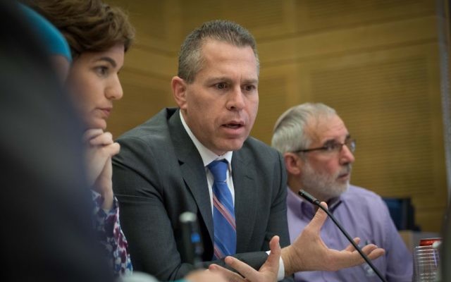 Le ministre de la Sécurité intérieure, Gilad Erdan, lors d'un débat à la Knesset, le 6 mars 2017. (Crédit : Yonatan Sindel/Flash90)