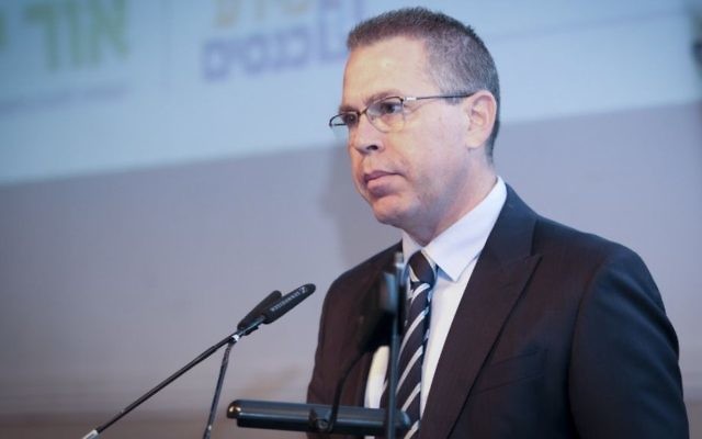Le ministre de la Sécurité intérieure Gilad Erdan lors de la conférence « Or Yarok » au Avenue Conference Center, le 28 mars 2017. (Crédit : Roy Alima/Flash90) Le ministre de la Sécurité intérieure Gilad Erdan lors de la conférence « Or Yarok » au Avenue Conference Center, le 28 mars 2017. (Crédit : Roy Alima/Flash90)