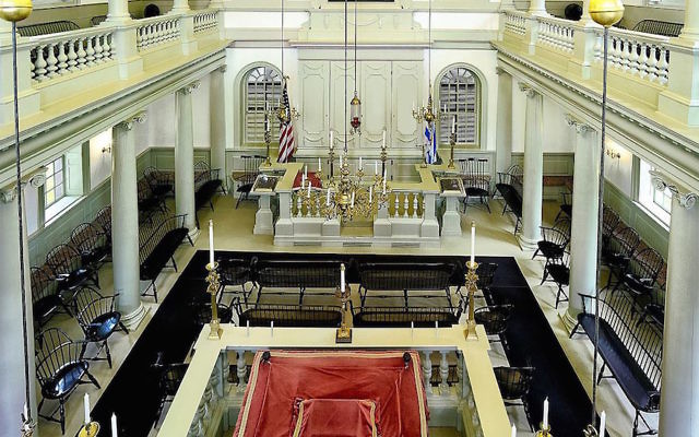 Une vue de la synagogue de Touro à Newport, Rhode Island. (Crédit : Wikimedia Commons via JTA) Une vue de la synagogue de Touro à Newport, Rhode Island. (Crédit : Wikimedia Commons via JTA)