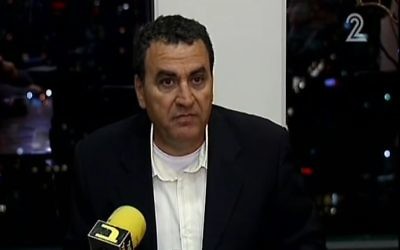 Menashe Arviv annonçait sa démission de la police israélienne, le 9 février 2014. (Crédit : capture d'écran Deuxième chaîne)