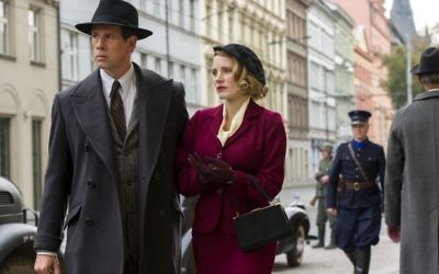 Johan Heldenbergh partage la vedette avec Jessica Chastain dans le rôle de Jan Zabinski dans 'The Zookeeper's Wife.' (Crédit : Anne Marie Fox/Focus Features/via JTA) Johan Heldenbergh partage la vedette avec Jessica Chastain dans le rôle de Jan Zabinski dans 'The Zookeeper's Wife.' (Crédit : Anne Marie Fox/Focus Features/via JTA)