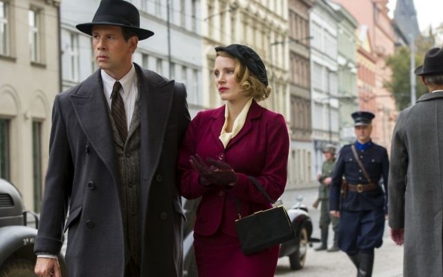 Johan Heldenbergh partage la vedette avec  Jessica Chastain dans le rôle de Jan Zabinski dans 'The Zookeeper's Wife.' (Crédit : Anne Marie Fox/Focus Features/via JTA)