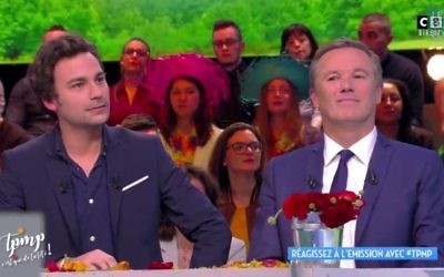 Le candidat Nicolas Dupont-Aignan, refoulé du débat sur TF1, a accepté l'invitation de Cyril Hanouna à se rendre sur le plateau de TPMP (crédit: capture d'écran/HuffPost)