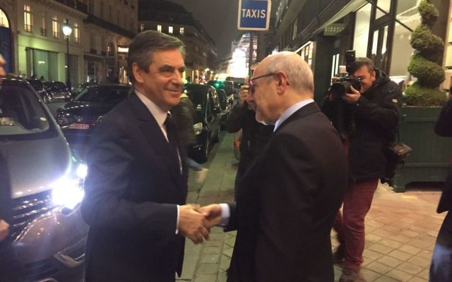 François Fillon, candidat LR, accueilli par le président du Crif Francis Kalifat avant le débat organisé par les Amis du Crif (Crédit: CRIF) François Fillon, candidat LR, accueilli par le président du Crif Francis Kalifat avant le débat organisé par les Amis du Crif (Crédit: CRIF)