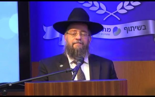 Le rabbin Yeshayahu Heber, fondateur de Matnat Haim, à la Knesset, en mai 2016. (Crédit : capture d'écran YouTube)