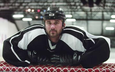 Le joueur de hockey Sam Fields avait 27 ans quand on lui a diagnostiqué un cancer, quelques semaines seulement avant son intégration dans un camp d'entraînement de la NHL.  (Autorisation : ICRF/via JTA)
