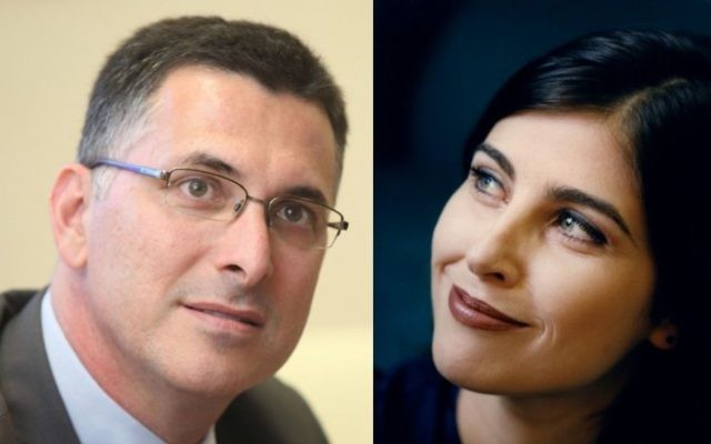 Gideon Saar, à gauche, ancien ministre de l'Intérieur du Likud, et la présentatrice Geula Even. (Crédit: Yoav Ari Dudkevitch/Moshe Shai/Flash90)