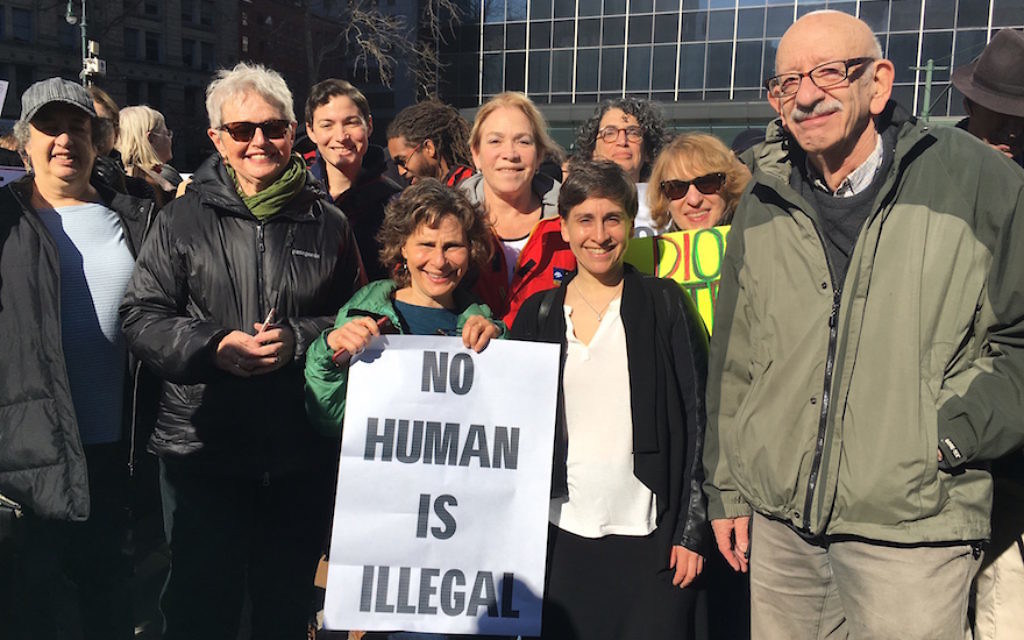 Les fidèles de Bnai Jeshurun à New York se rassemblent lors d'une manifestation en faveur des immigrants, le 9 mars 2017. Bnai Jeshurun est l'une des synagogues ayant le plus épousé le militantisme depuis l'élection de Trump (Autorisation :  Bnai Jeshurun)