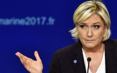 Marine Le Pen, candidate du Front National à la présidentielle française, pendant un meeting électoral à Bordeaux, le 2 avril 2017. (Crédit : Georges Gobet/AFP)