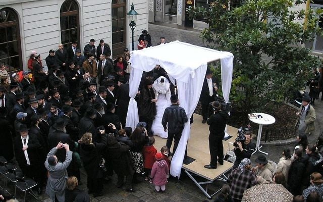 Un mariage juif à Vienne, en 2007. Illustration. (Crédit : CC BY SA 2.5 Gryffindor)