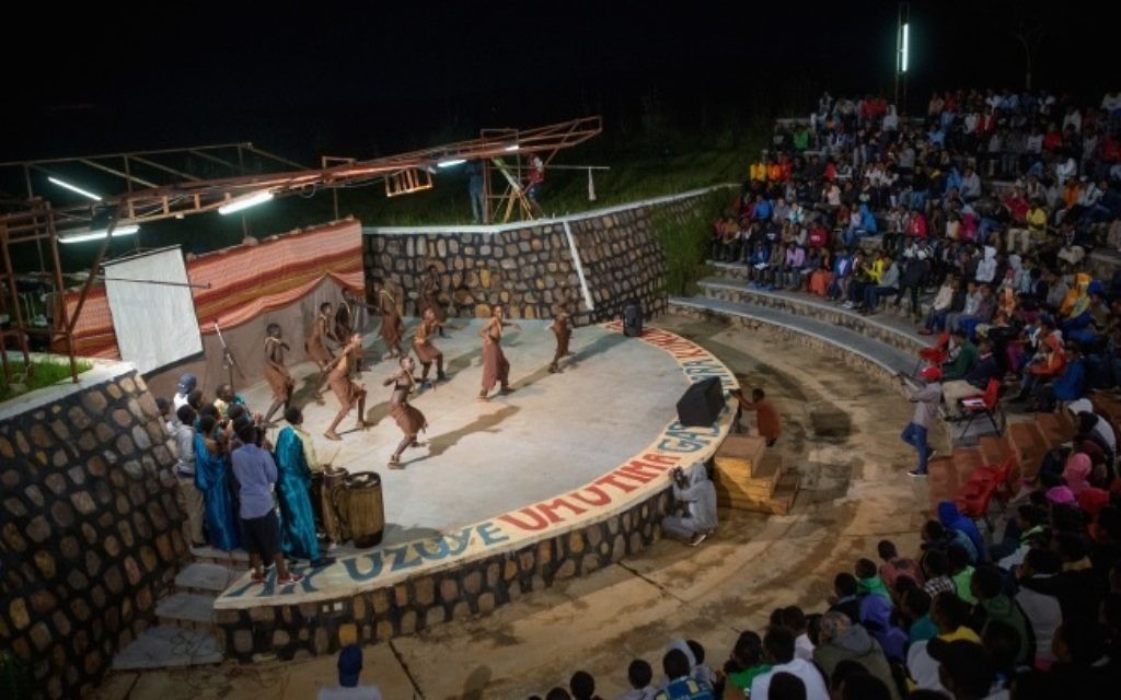 Des jeunes rwandais de l'Agahozo Shalom Youth village, une communauté résidentielle au Rwanda, le 11 février 2017. (Crédit : Miriam Alster/FLASH90)