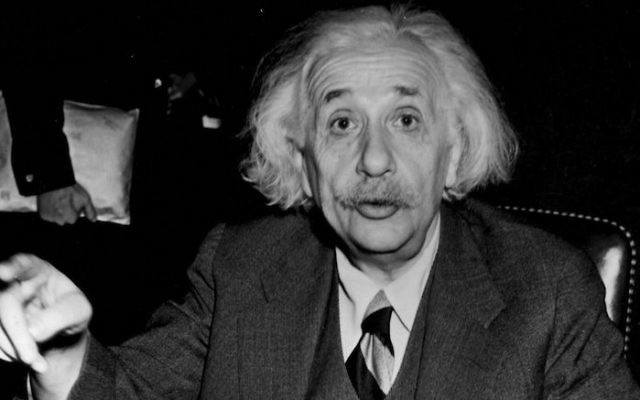 Albert Einstein en 1946. (Crédit : Central Press/Getty Images via JTA) Albert Einstein en 1946. (Crédit : Central Press/Getty Images via JTA)