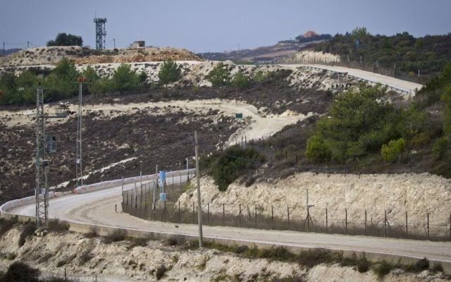 Une vue du Liban depuis le côté israélien de la frontière situé à proximité de Rosh Hanikra, dans le nord-ouest d'Israël, le 10 novembre 2016. (Crédit : Doron Horowitz/Flash90)