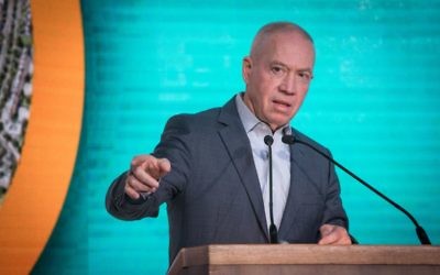 Yoav Galant, ministre du Logement, à Beit Shemesh, le 3 avril 2017. (Crédit : Hadas Parush/Flash90)