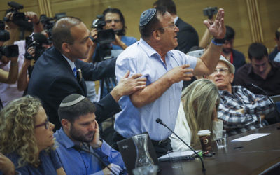 Réunion de la commission du Contrôle de l'Etat sur le rapport établi sur l'opération Bordure protectrice, à la Knesset, le 19 avril 2017. (Crédit : Hadas Parush/Flash90)
