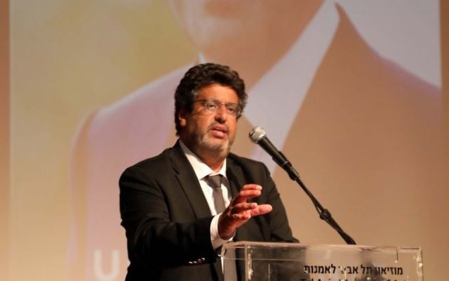 Meyer Habib, député de la 8e circonscription des Français de l'étranger, intervenant lors du meeting de soutien à François Fillon, en avril 2017. (Crédit : Gideon Markowicz) Meyer Habib, député de la 8e circonscription des Français de l'étranger, intervenant lors du meeting de soutien à François Fillon, en avril 2017. (Crédit : Gideon Markowicz)