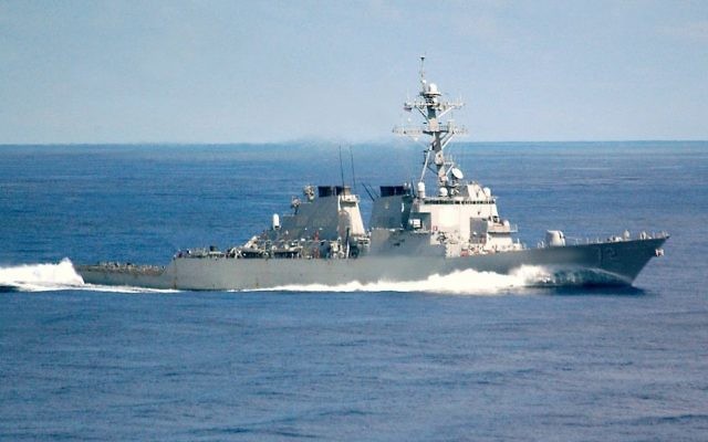 Le destroyer USS Mahan en septembre 2002 (Crédit : Domaine public/ Mate Airman Rex Nelson, US Navy/Wikipedia) Le destroyer USS Mahan en septembre 2002 (Crédit : Domaine public/ Mate Airman Rex Nelson, US Navy/Wikipedia)