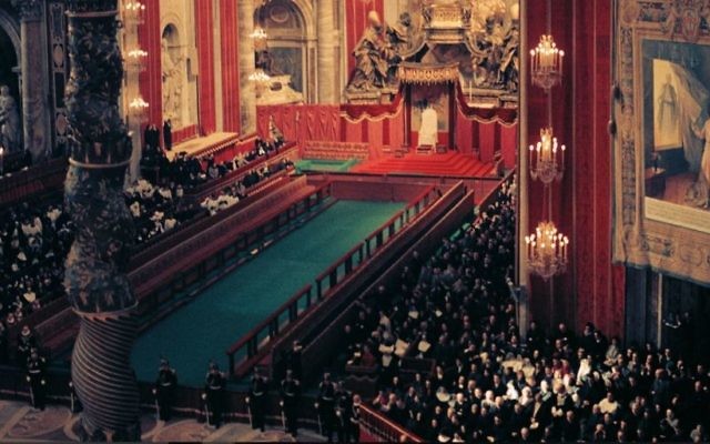 Le concile de Vatican II, reconnaissant que les Juifs "sont nos aînés en religion" et qu'ils sont "le peuple à qui Dieu a parlé en premier". Un concile, inspiré entre autres par le travail de Jules Isaac (Crédit: Lothar Wolleh/Wikimedia Commons)