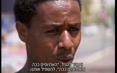 Damas Pakada, le soldat de l'armée israélienne né en Ethiopie qui a été agressé par la police à Holon, le 27 avril 2015. (Crédit : capture d'écran Deuxième chaîne)