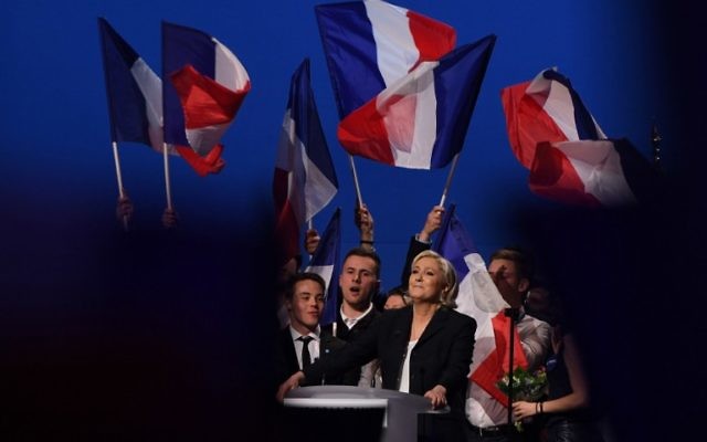 Marine Le Pen, candidate du FN, pendant son grand meeting de l'entre-deux tours au Parc des Expositions de Villepinte, le 1er mai 2017. (Crédit : Alain Jocard/AFP) Marine Le Pen, candidate du FN, pendant son grand meeting de l'entre-deux tours au Parc des Expositions de Villepinte, le 1er mai 2017. (Crédit : Alain Jocard/AFP)