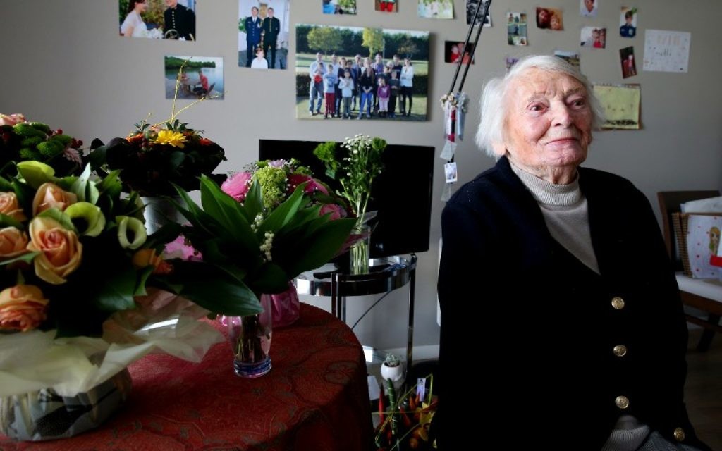 Yvette Lundy, 101, pose le 26 avril 2017 dans une maison à la retraite à Epernay, dans le nord-est de la France (Crédit : AFP PHOTO / FRANCOIS NASCIMBENI) Yvette Lundy, 101, pose le 26 avril 2017 dans une maison à la retraite à Epernay, dans le nord-est de la France (Crédit : AFP PHOTO / FRANCOIS NASCIMBENI)
