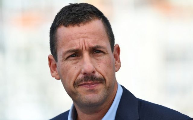 Adam Sandler pendant la promotion du film 'The Meyerowitz Stories (New and Selected)' au 70e Festival de Cannes, le 21 mai 2017. (Crédit : Alberto Pizzoli/AFP)