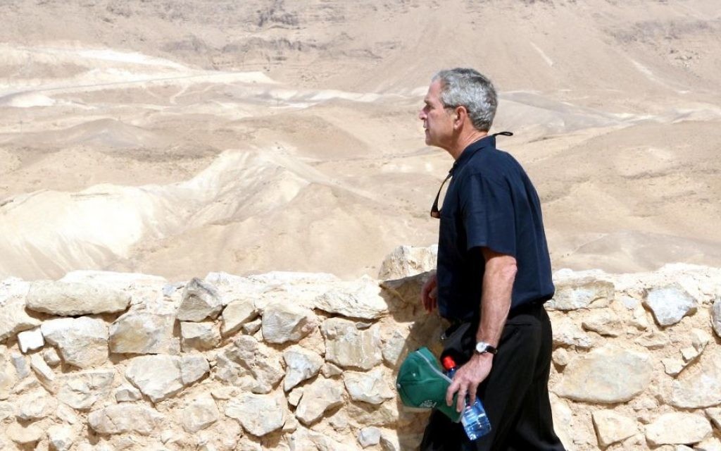 Le président américain George W. Bush sur le site historique de Massada, le 15 mai 2008. (Crédit : Ariel Jerozolimski/Flash90)