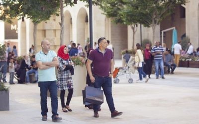 La place commerciale et d'affaires de  Rawabi connue sous le nom de Q-Center (Autorisation)