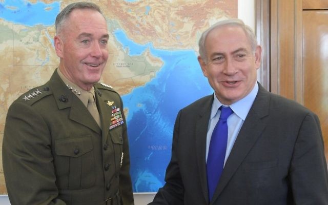 Le Premier ministre Benjamin Netanyahu et le chef d'Etat-major des armées américaines dans les bureaux du Premier ministre, à Jérusalem, le 9 mai 2017. (Crédit : Amos Ben-Gershom/GPO) Le Premier ministre Benjamin Netanyahu et le chef d'Etat-major des armées américaines dans les bureaux du Premier ministre, à Jérusalem, le 9 mai 2017. (Crédit : Amos Ben-Gershom/GPO)