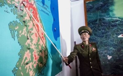 Les Nord-Coréens déforment régulièrement les faits historiques, a déclaré Shai, notamment en minimisant le rôle des États-Unis dans la défaite du Japon dans la Seconde Guerre mondiale (Crédit : Moshe Shai)