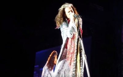 Steven Tyler d'Aerosmith interprète 'Crazy' à Tel Aviv le 17 mai 2017  (Capture d'écran : YouTube)