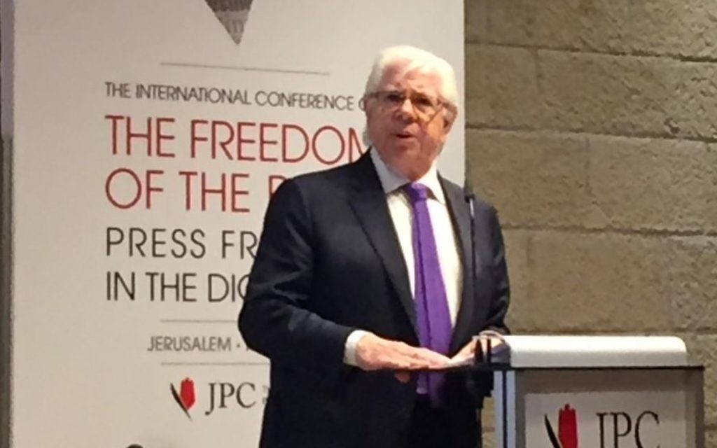 Carl Bernstein à la tribune d'une conférence sur la liberté de la presse à Jérusalem, le 8 mai 2017 (Crédit : Equipe du Times of Israel) Carl Bernstein à la tribune d'une conférence sur la liberté de la presse à Jérusalem, le 8 mai 2017 (Crédit : Equipe du Times of Israel)