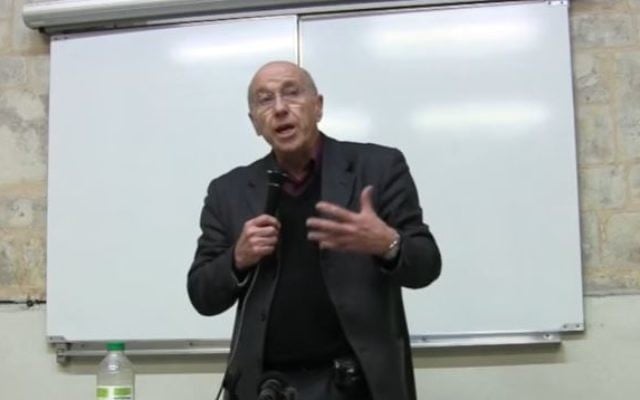 André Grimaldi, professeur à la Pitité-Salpétrière est à la tête d'une pétition de médecins en faveur d'Emmanuel Macron (Crédit: capture d'écran Youtube/Conference ESH)