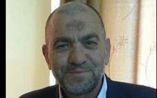 Tayseer Abu Sneineh, terroriste palestinien condamné pour le meurtre de six Juifs en 1980, élu maire de Hébron en 2017. (Crédit : Facebook) Tayseer Abu Sneineh, terroriste palestinien condamné pour le meurtre de six Juifs en 1980, élu maire de Hébron en 2017. (Crédit : Facebook)
