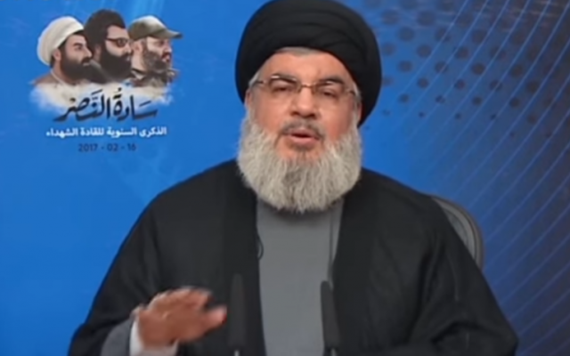 Le leader du Hezbollah, Hassan Nasrallah, menace de frapper le réacteur nucléaire Dimona d'Israël dans le sud du pays lors d'un discours télévisé le 16 février 2017 (Crédit : Capture d'écran / YouTube) Le leader du Hezbollah, Hassan Nasrallah, menace de frapper le réacteur nucléaire Dimona d'Israël dans le sud du pays lors d'un discours télévisé le 16 février 2017 (Crédit : Capture d'écran / YouTube)