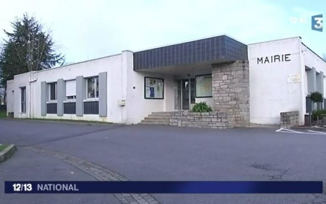 La mairie de Ploaren (Crédit: capture d'écran/Francetvinfo)