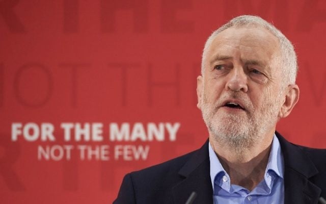 Le chef du parti d'opposition du Labour Jeremy Corbyn lors d'un discours pour les élections législatives à Londres, le 29 avril 2017 (Crédit : Niklas Hallen/AFP) Le chef du parti d'opposition du Labour Jeremy Corbyn lors d'un discours pour les élections législatives à Londres, le 29 avril 2017 (Crédit : Niklas Hallen/AFP)