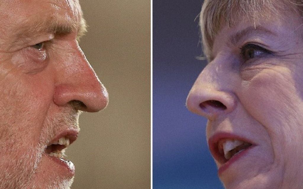Le chef du premier parti d'opposition britannique  Jeremy Corbyn (à gauche) s'exprimant durant un discours de campagne électorale en vue des législatives au centre de Londres le 26 mai 2017 et la Premier ministre britannique Theresa May prenant la parole lors du lancement du manifeste écossais à  Edinburgh le 19 mai 2017 (Crédit :  Daniel LEAL-OLIVAS et Dan Kitwood/AFP PHOTO)