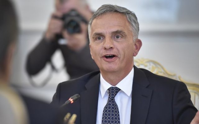Le ministre suisse des Affaires étrangères, Didier Burkhalter, le 11 avril 2016. (Crédit : Alexander Nemenov/AFP)