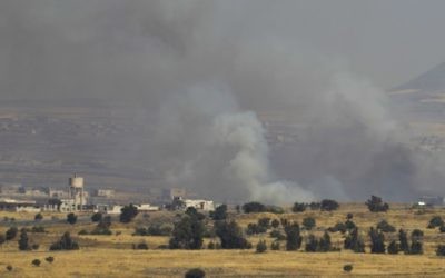 Le plateau du Golan syrien enfumé après des frappes pendant la guerre civile qui déchire le pays, vu du côté israélien de la frontière, le 24 juin 2017. (Crédit : Jalaa Marey/AFP) Le plateau du Golan syrien enfumé après des frappes pendant la guerre civile qui déchire le pays, vu du côté israélien de la frontière, le 24 juin 2017. (Crédit : Jalaa Marey/AFP)