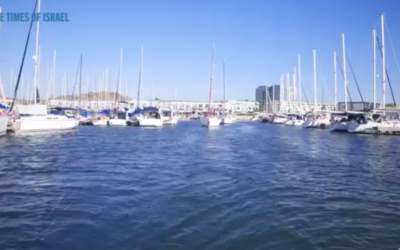 Le bateau de voile de l'Ivy League quitte la Marina d'Herzlyia (Crédit : capture d'écran YouTube)
